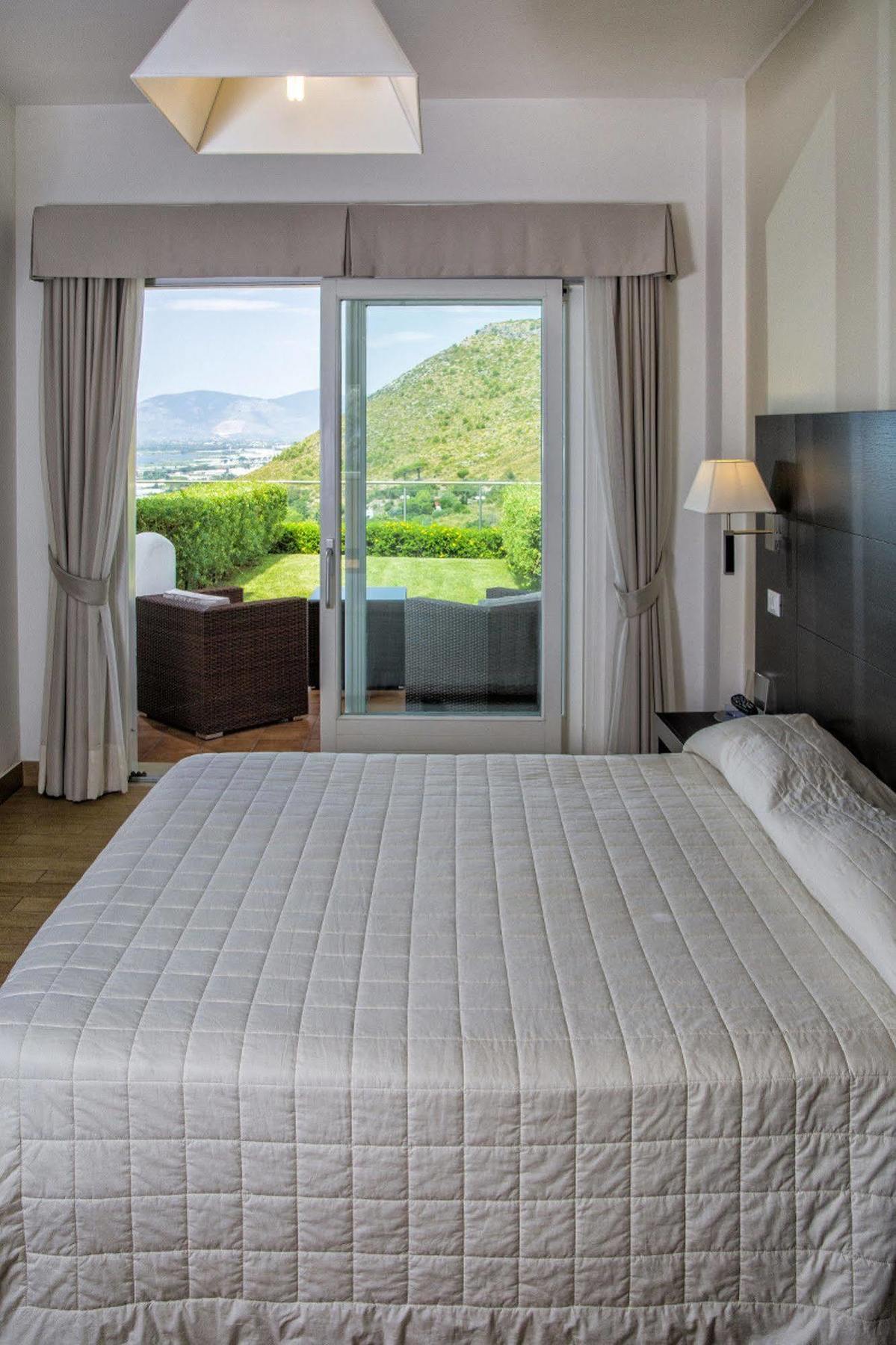Moresco Park Hotel Sperlonga Ngoại thất bức ảnh